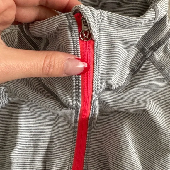 Lululemon half zip - Picture 4 of 4
